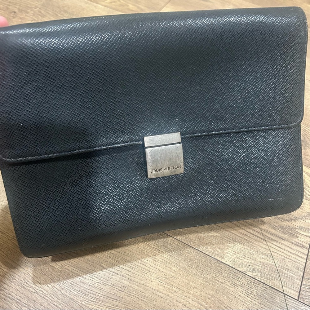 Louis Vuitton Selenga Taiga clutch / wristlet in black - Picture 2 of 12
